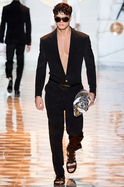 Look 48